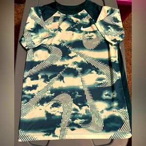 Nike boys size youth XL green dry fit, short sleeve shirt.